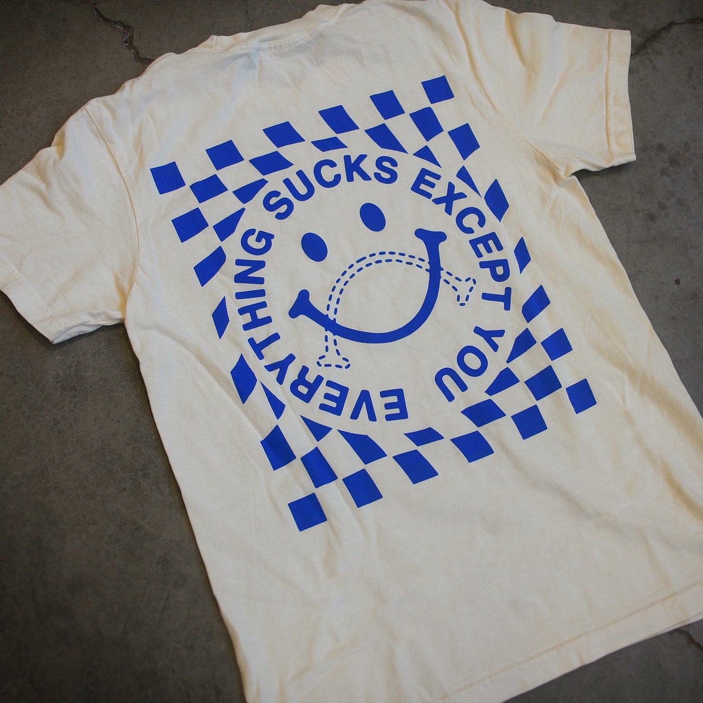 Everything Sucks Ivory - T-Shirt